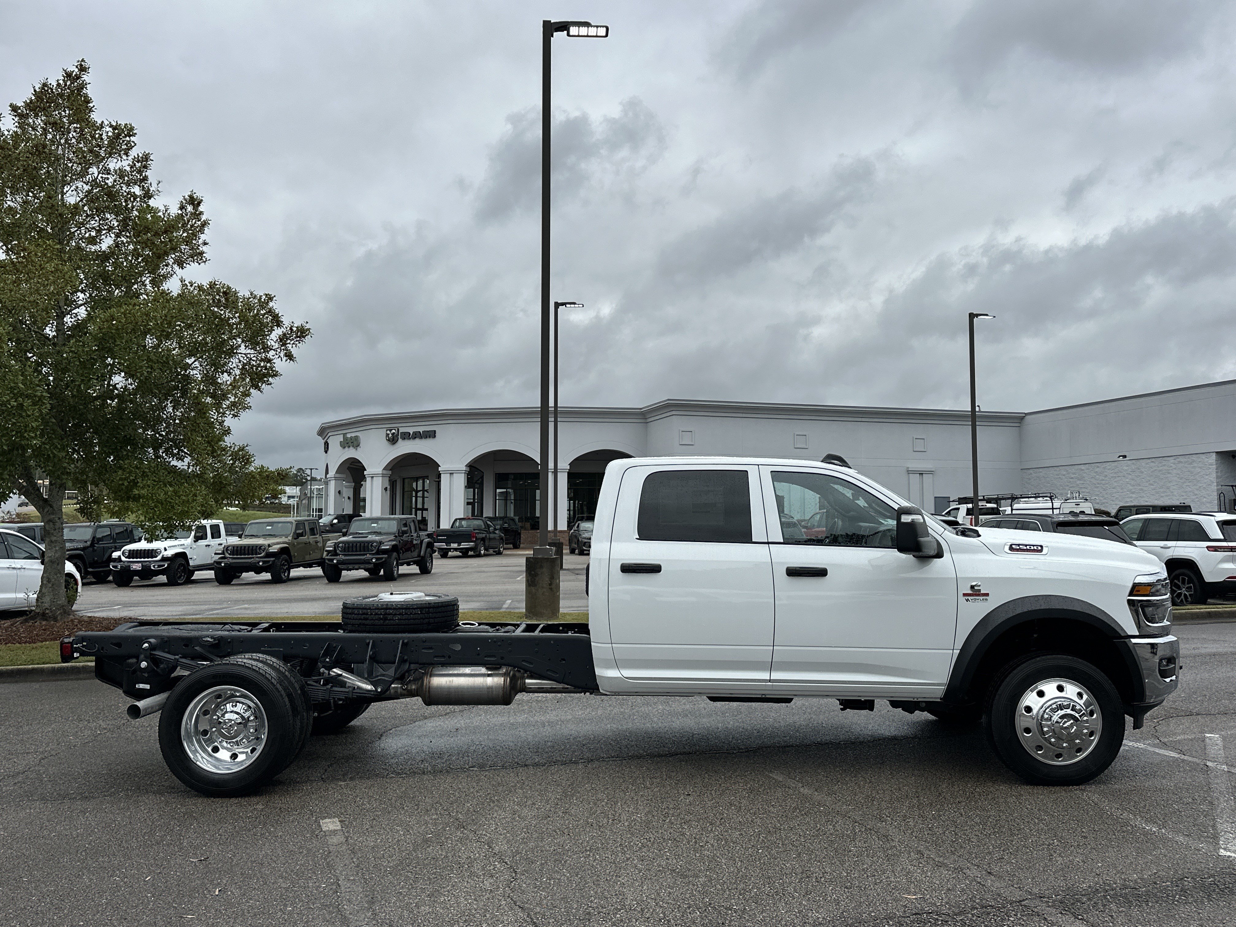 New 2026 RAM 5500 Tradesman w/ Chrome Appearance Group AWD/4WD image 8