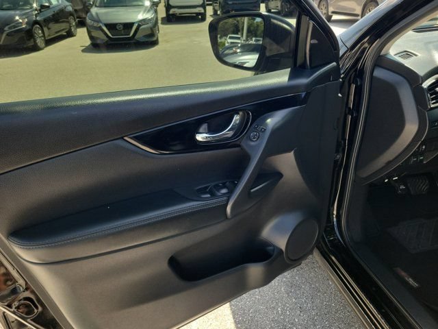 Used 2021 Nissan Rogue Sport SV FWD image 19