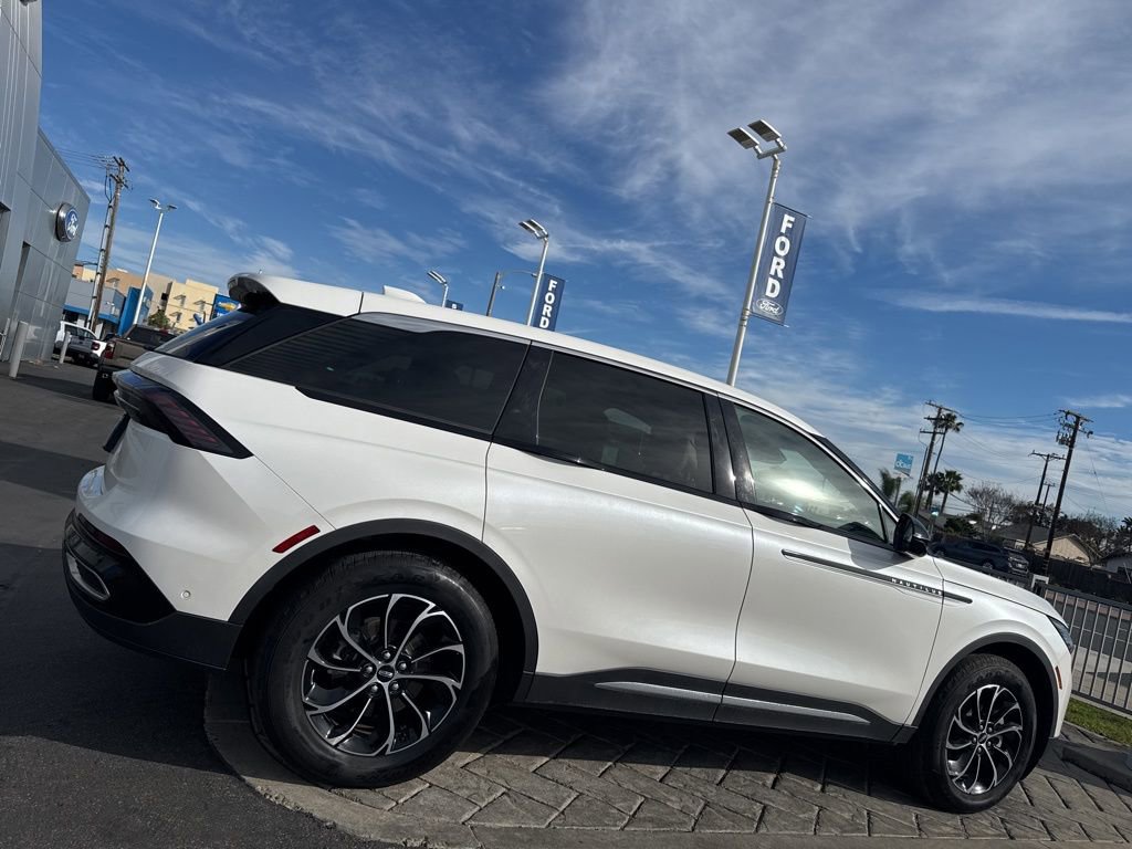 Used 2024 Lincoln Nautilus Premier w/ Equipment Group 102A image 2