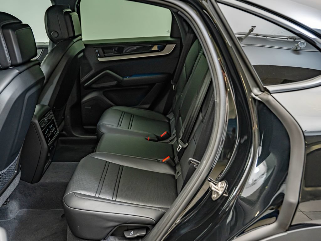 New 2026 Porsche Cayenne Coupe AWD/4WD image 38