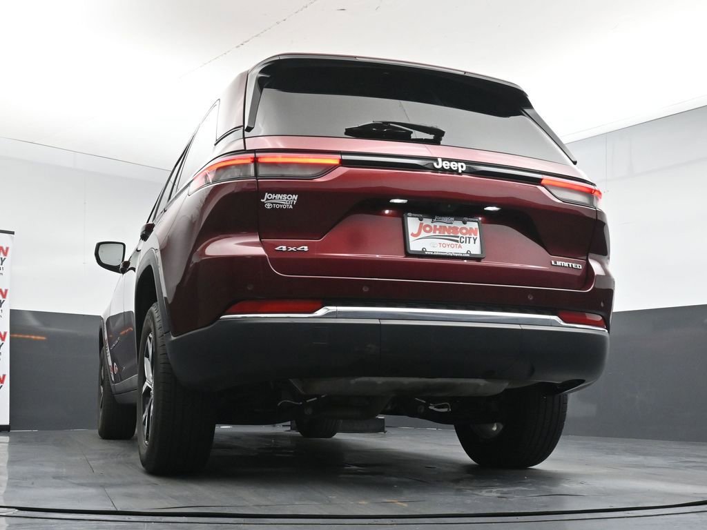 Used 2023 Jeep Grand Cherokee Limited AWD/4WD image 32