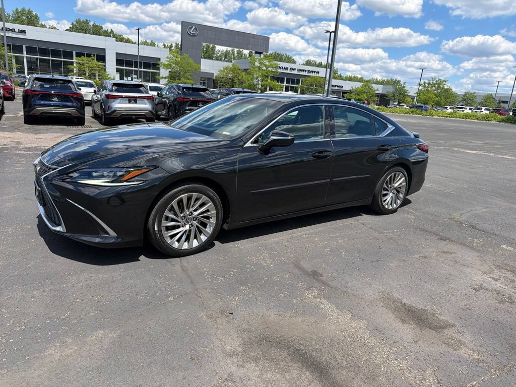 Used 2022 Lexus ES 350 Ultra Luxury w/ Accessory Package 2 FWD image 3