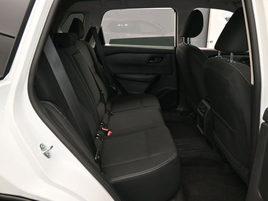 Used 2024 Nissan Rogue S image 32