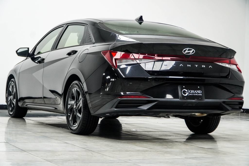 Used 2022 Hyundai Elantra SEL w/ Cargo Package FWD image 11