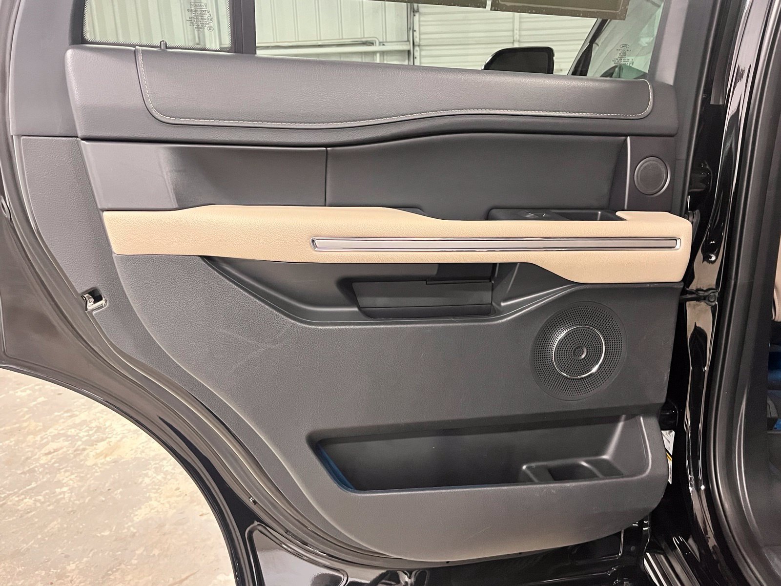 Used 2024 Ford Expedition Limited RWD image 14