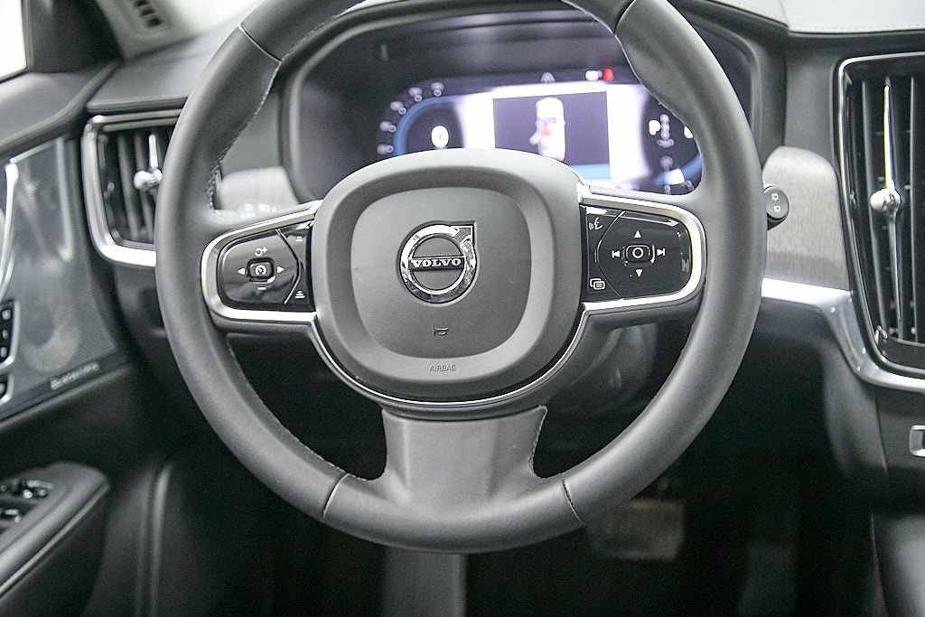 Certified 2024 Volvo V90 B6 Cross Country Ultimate image 29