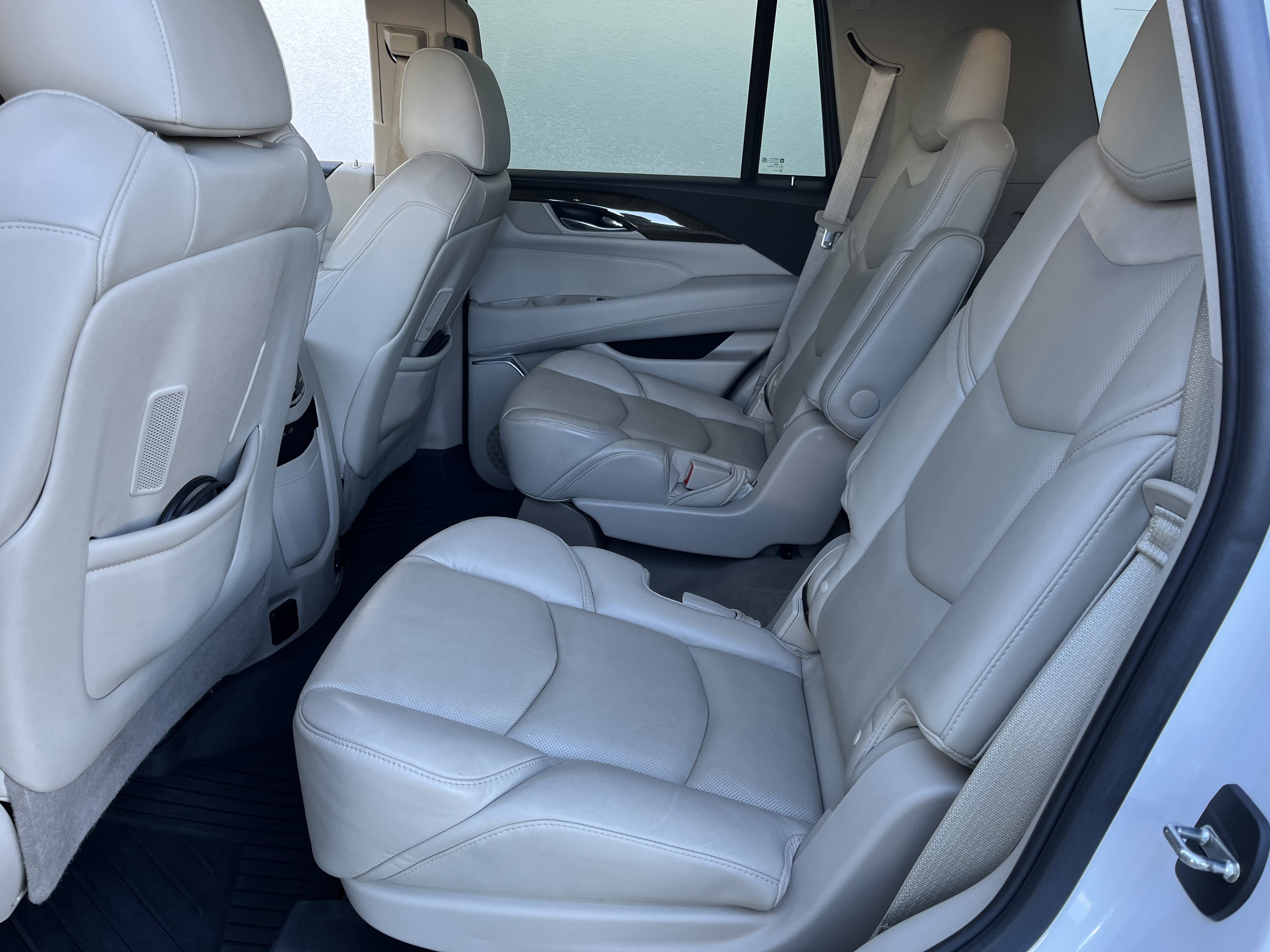Used 2019 Cadillac Escalade Premium Luxury image 14