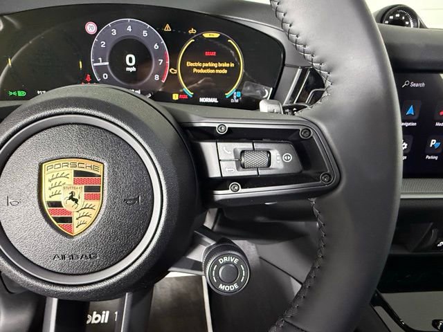 Certified 2025 Porsche Cayenne Coupe image 39