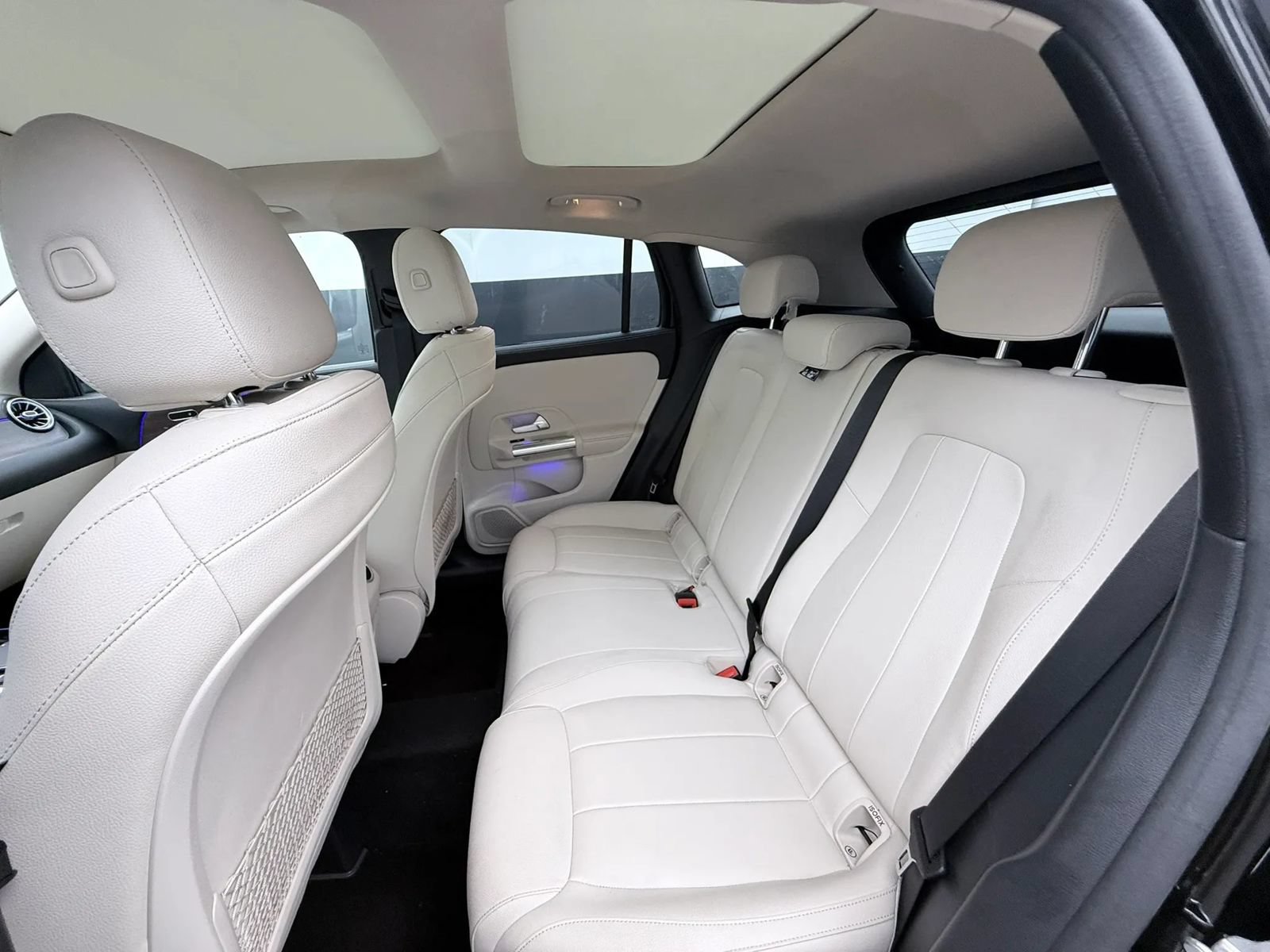 Used 2021 Mercedes-Benz GLA 250 4MATIC w/ Premium Package image 36