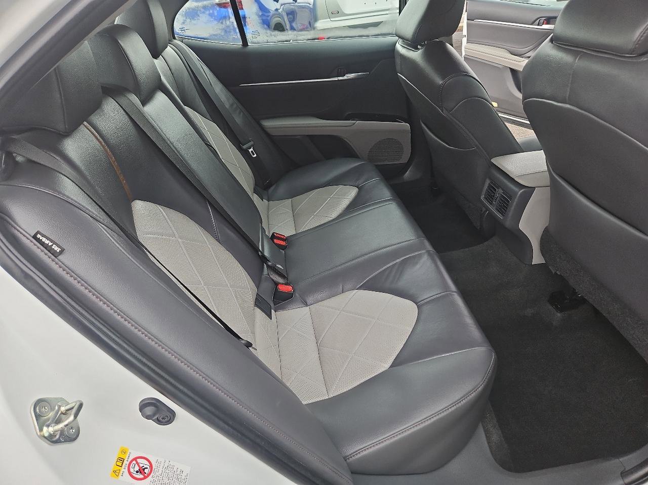 Used 2018 Toyota Camry XLE FWD image 19