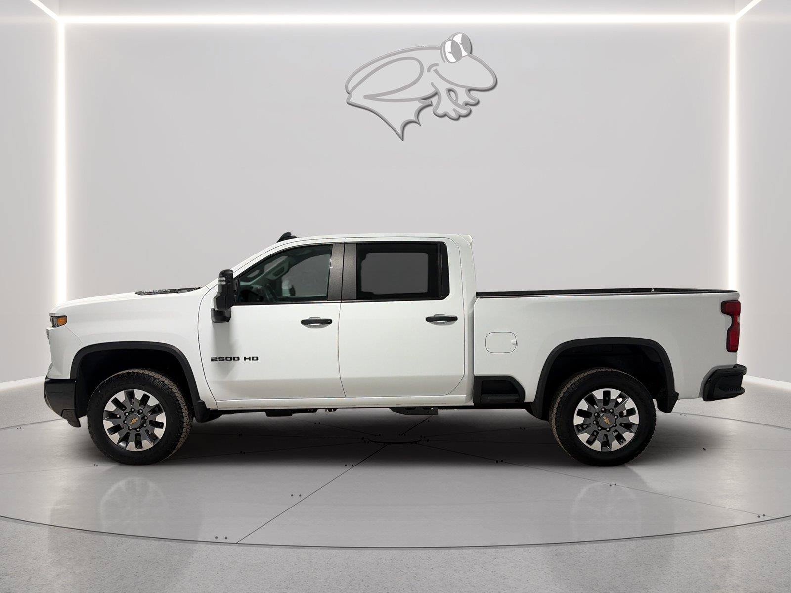 Used 2025 Chevrolet Silverado 2500 Custom w/ Custom Value Package AWD/4WD image 2