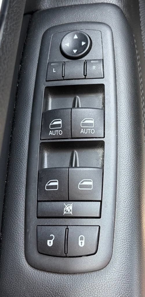 Used 2019 Jeep Grand Cherokee Limited AWD/4WD image 17