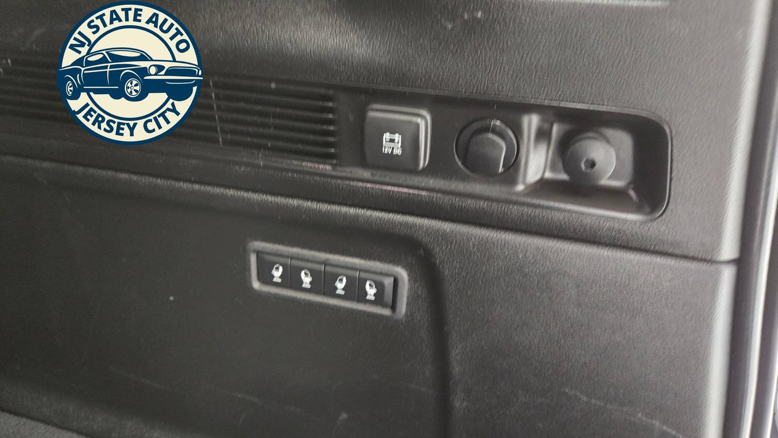 Used 2024 Jeep Wagoneer L Series II w/ Flexible Seating Group AWD/4WD image 38