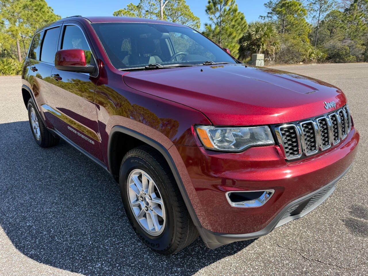 Used 2019 Jeep Grand Cherokee Laredo image 7