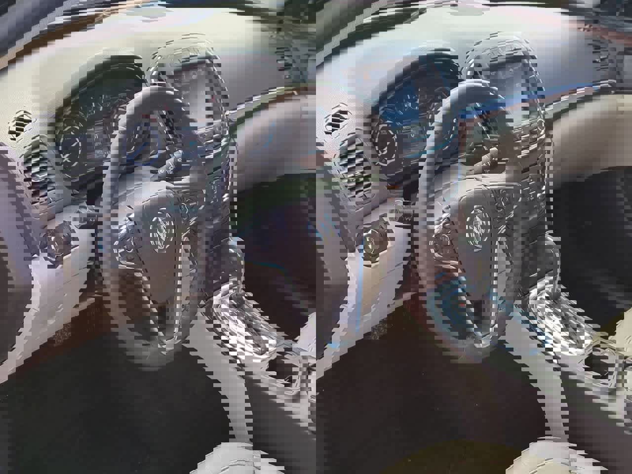 Used 2016 Buick Regal Premium image 2