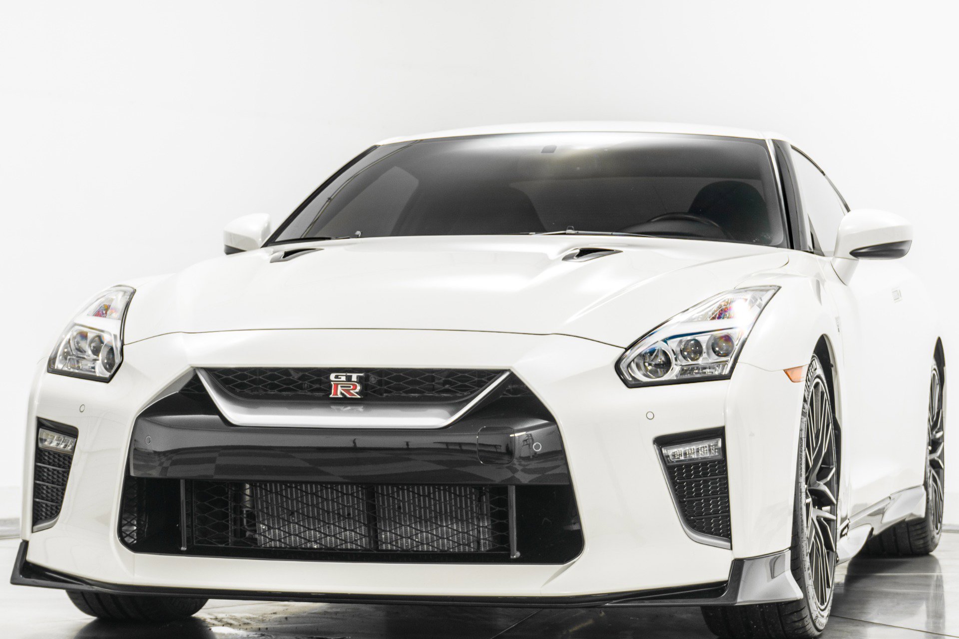 Used 2020 Nissan GT-R Premium image 5