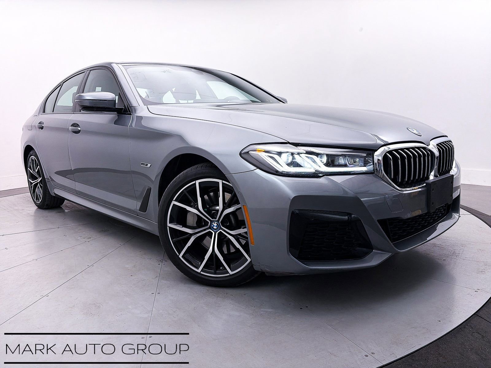 Used 2023 BMW 530e w/ M Sport Package image 1