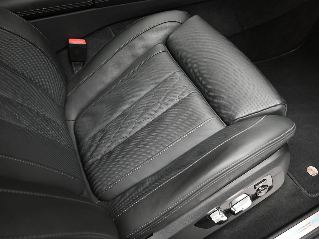 Used 2025 BMW ALPINA XB7 AWD/4WD image 19