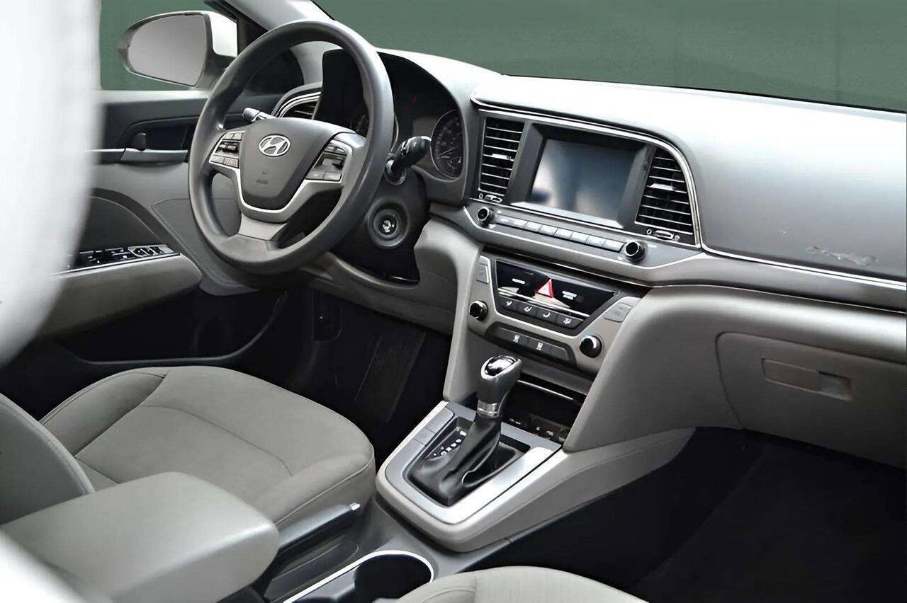 Used 2017 Hyundai Elantra SE image 29