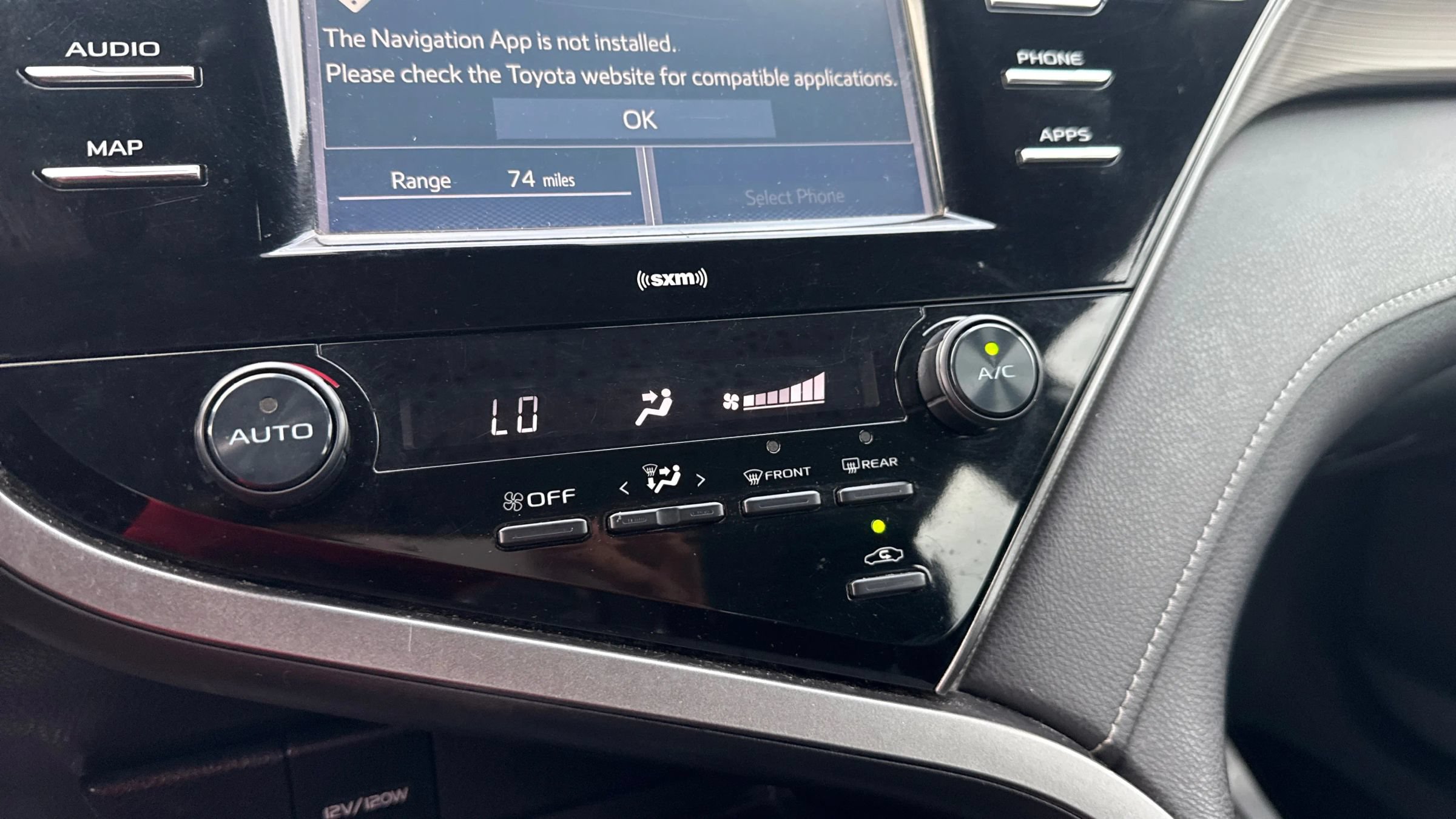 Used 2020 Toyota Camry SE FWD image 22