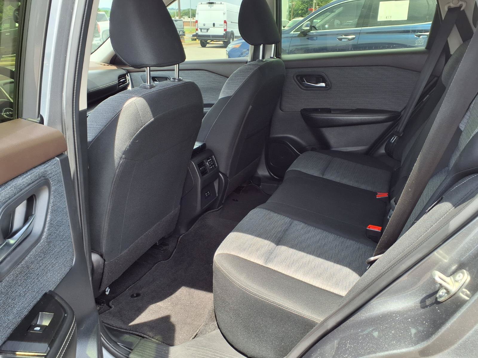 Used 2023 Nissan Rogue SV FWD image 17