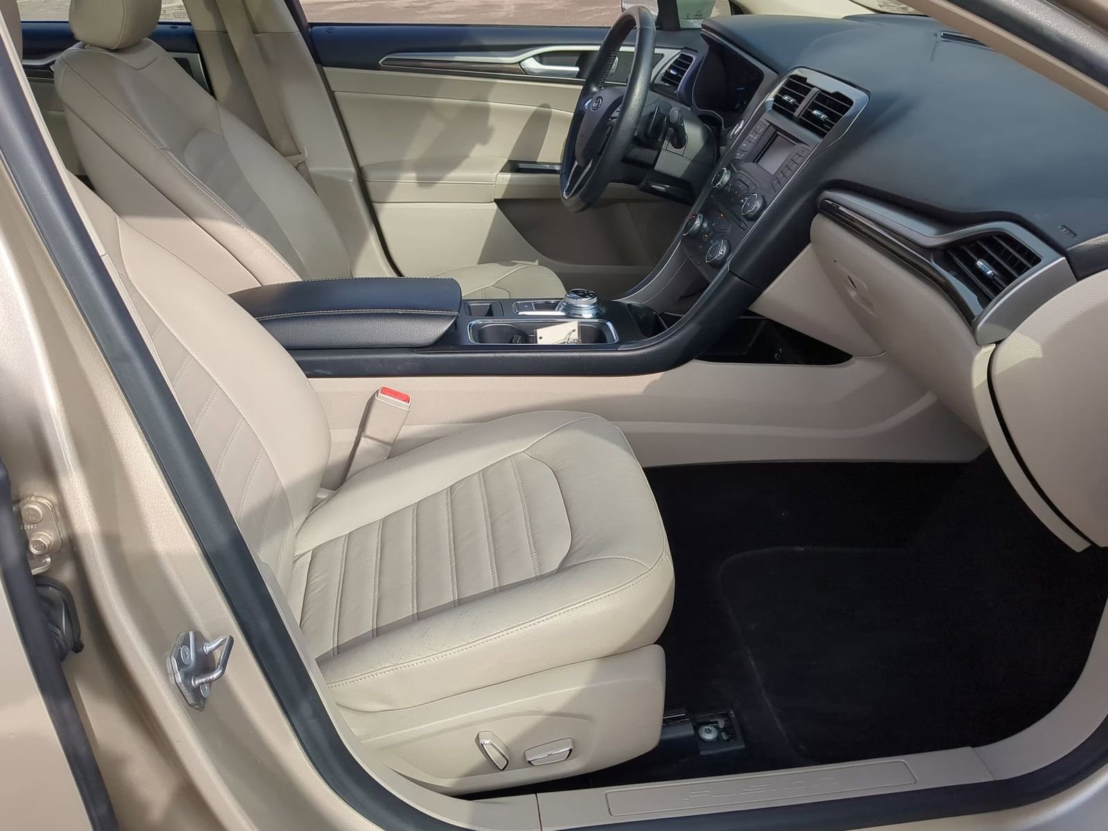 Used 2017 Ford Fusion SE image 24