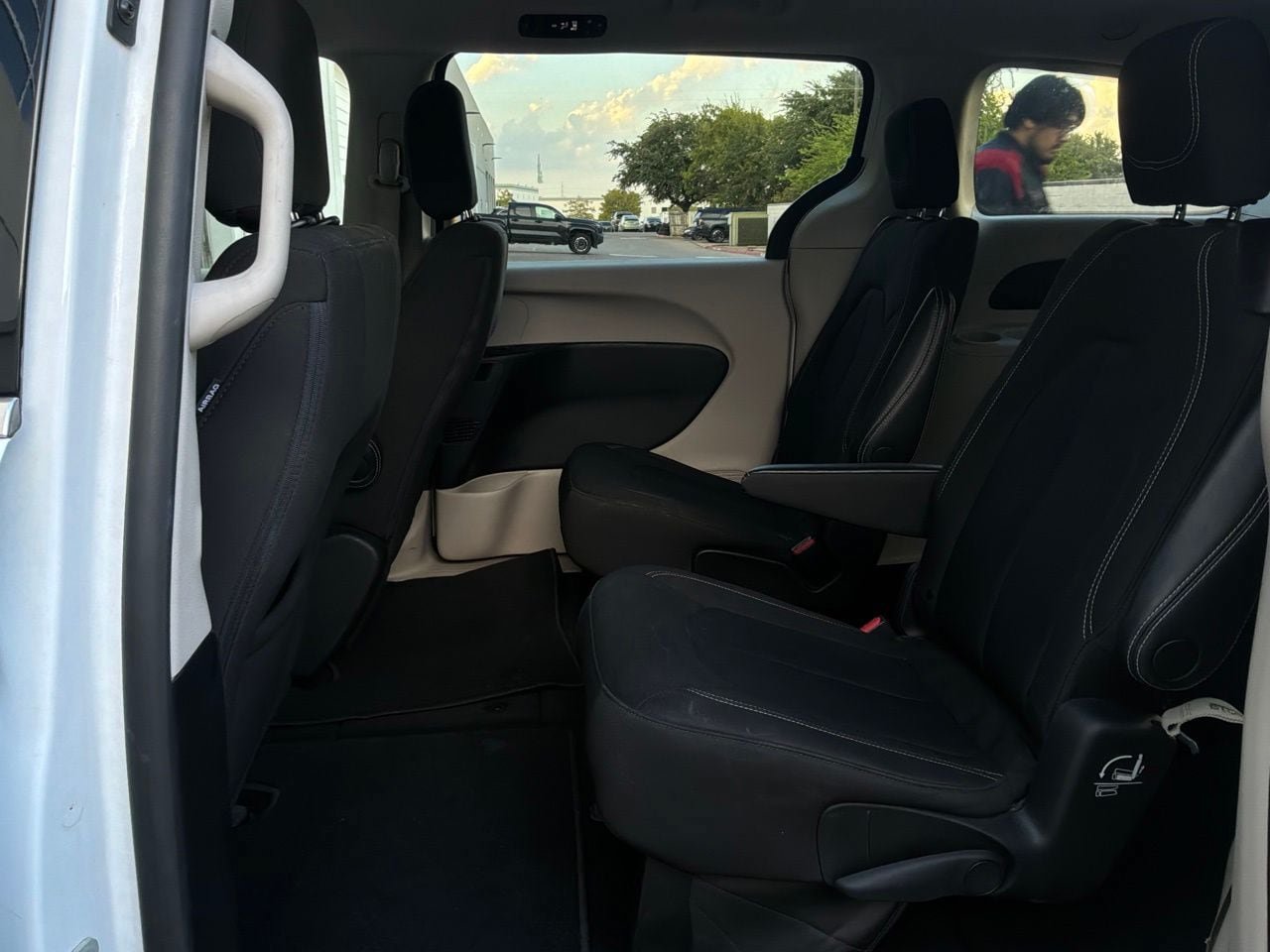 Used 2023 Chrysler Voyager LX FWD image 11