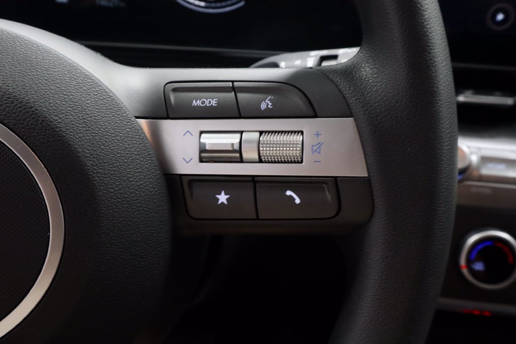Used 2024 Hyundai Kona SE AWD/4WD image 27