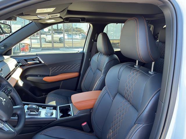 New 2025 Mitsubishi Outlander SEL image 16