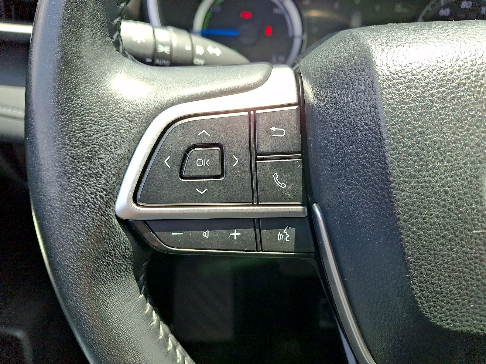Used 2023 Toyota Highlander XLE AWD/4WD image 17