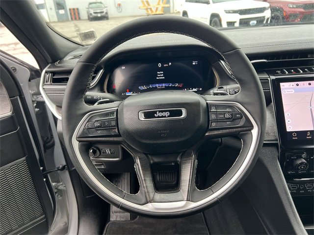 Used 2025 Jeep Grand Cherokee Limited image 20