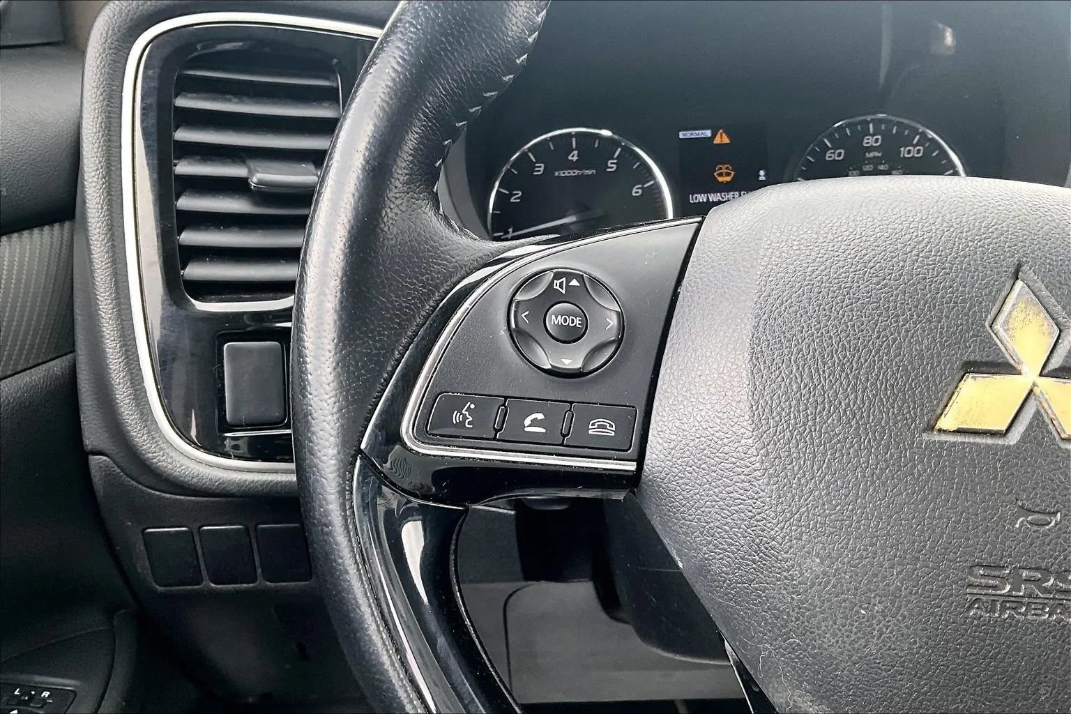 Used 2018 Mitsubishi Outlander SE AWD/4WD image 15
