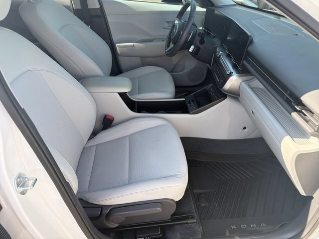 Certified 2025 Hyundai Kona SEL FWD image 3