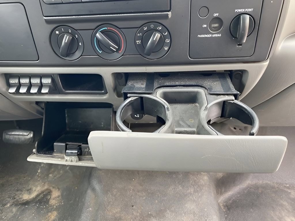 Used 2006 Ford F550 2WD Regular Cab Super Duty image 16