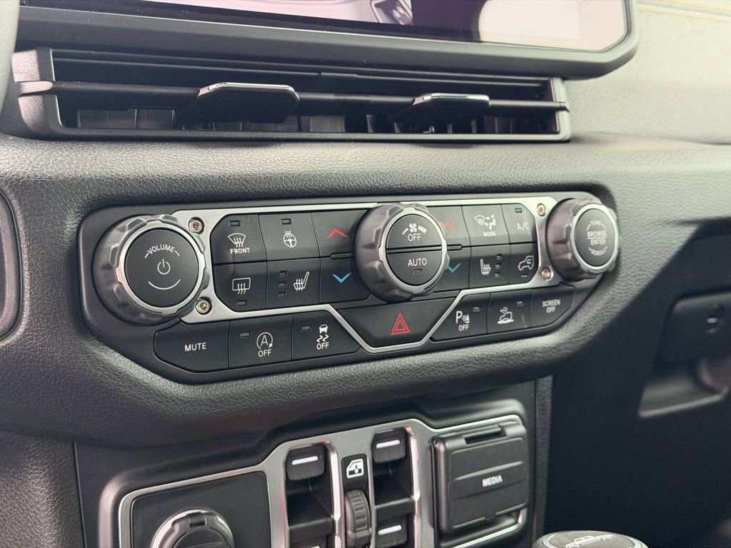 Used 2025 Jeep Gladiator Willys image 32