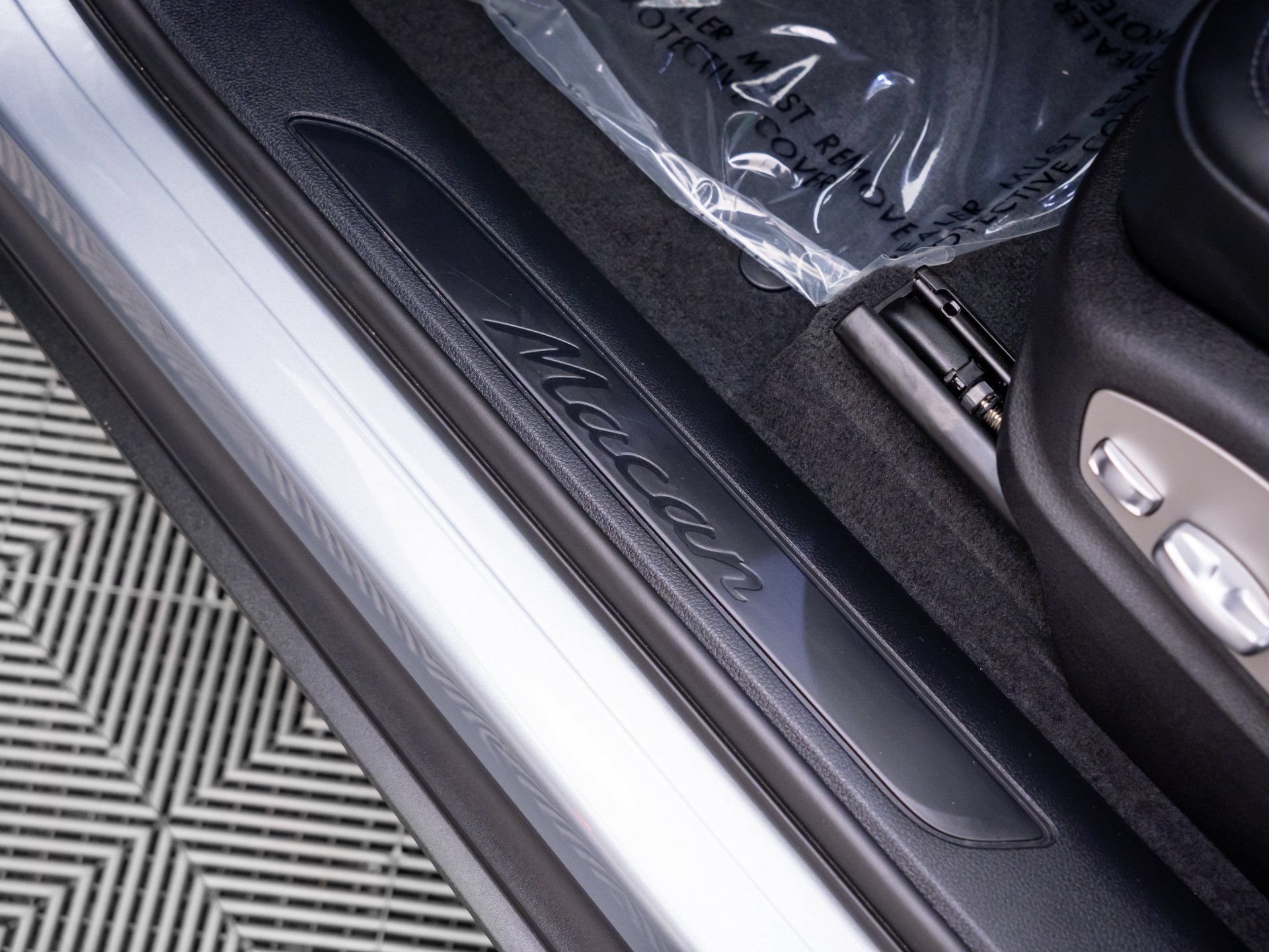 Certified 2026 Porsche Macan AWD/4WD image 16
