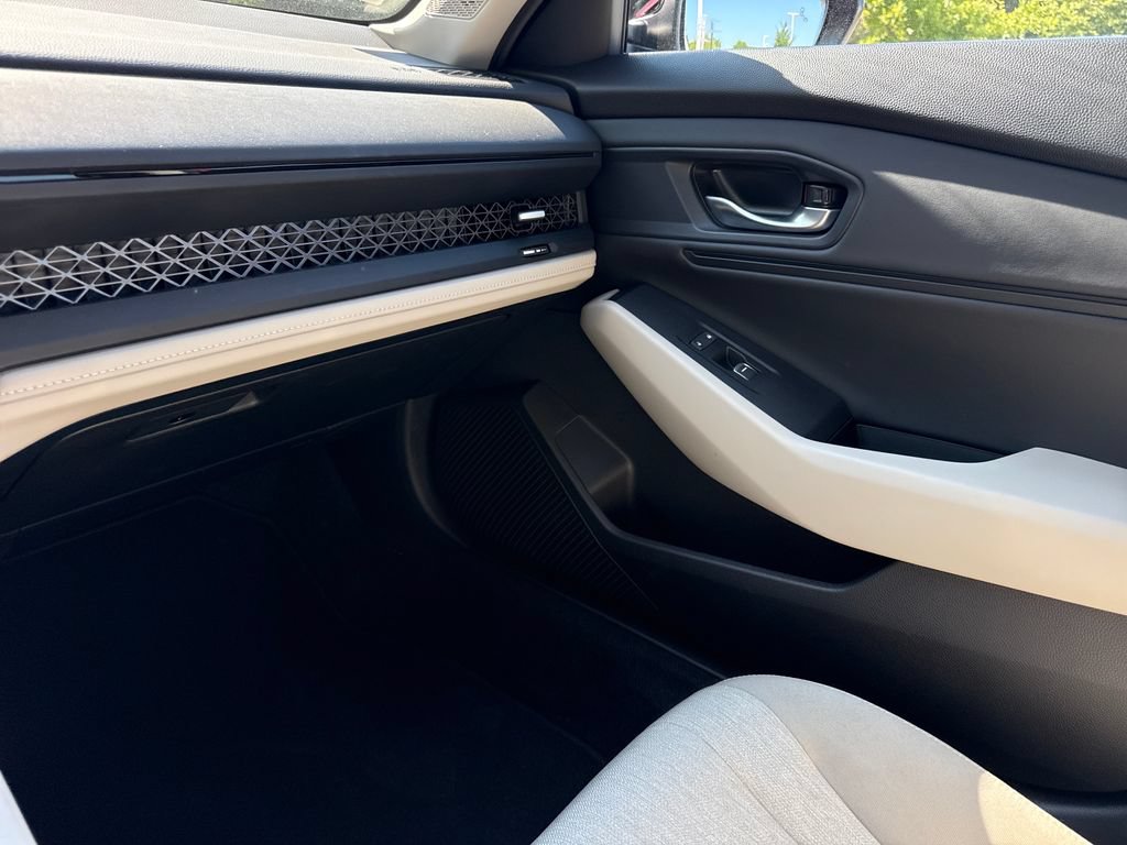 Certified 2025 Honda Accord SE image 18