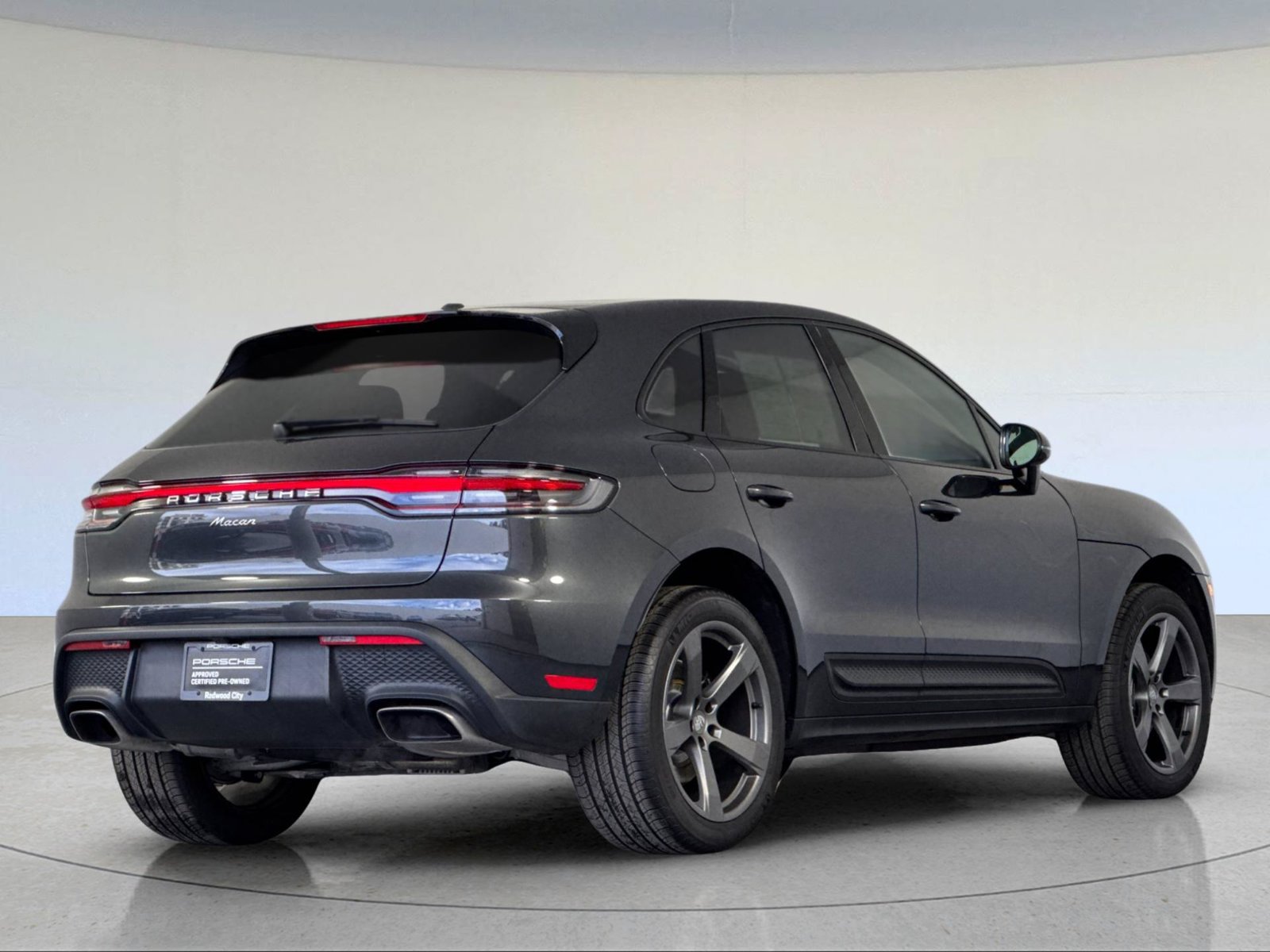 Certified 2026 Porsche Macan AWD/4WD image 8