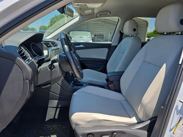 Used 2018 Volkswagen Tiguan SE AWD/4WD image 15