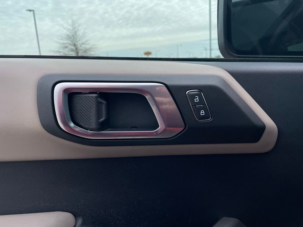 Used 2022 Ford Bronco Wildtrak image 12