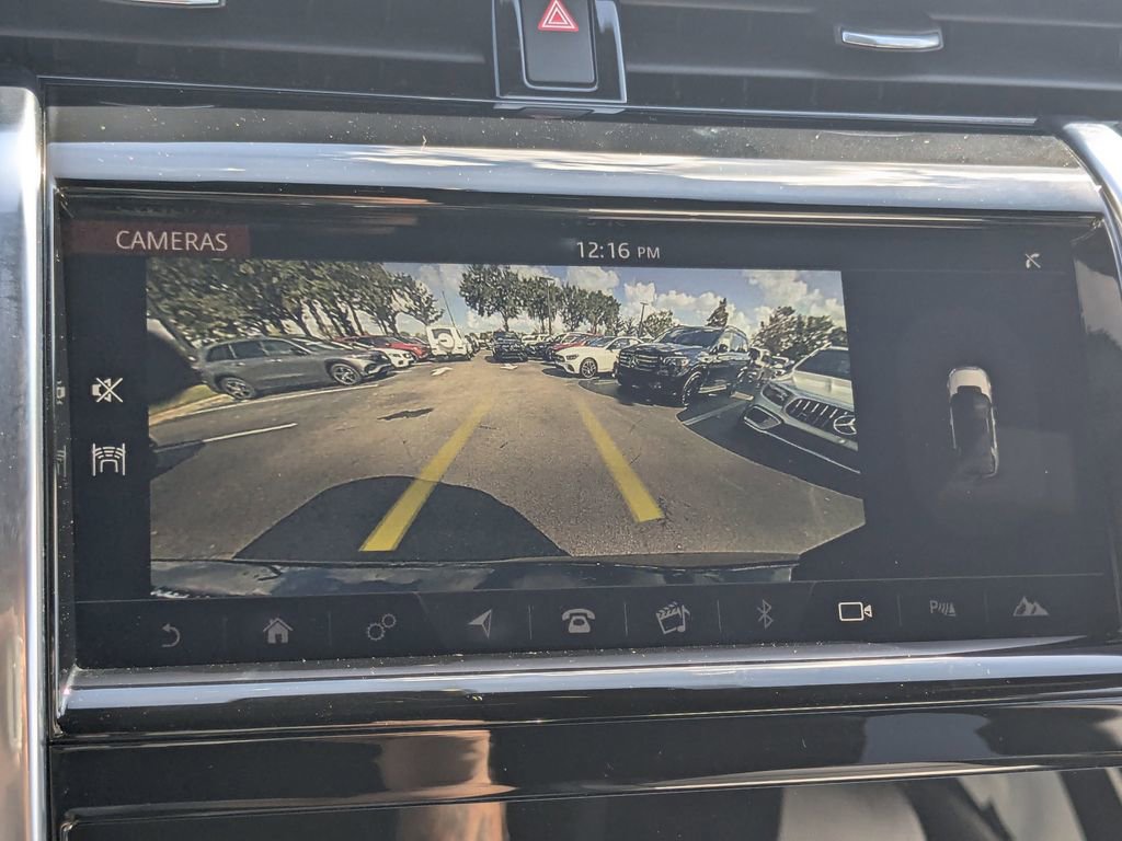 Used 2020 Land Rover Discovery Sport SE image 21