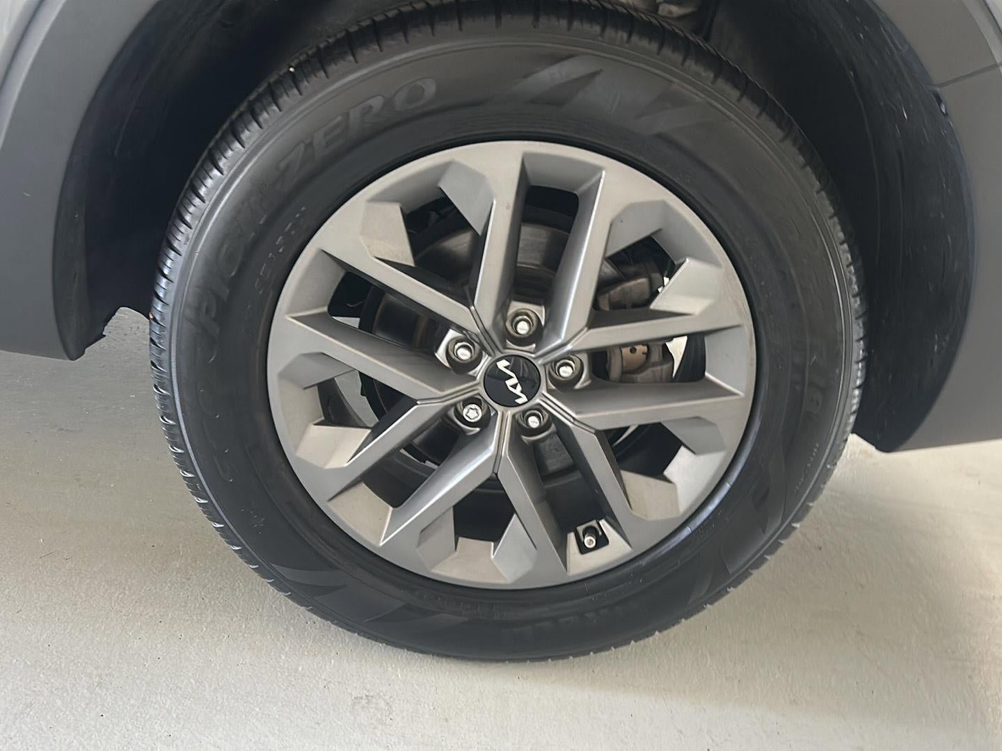 Used 2023 Kia Telluride LX FWD image 28