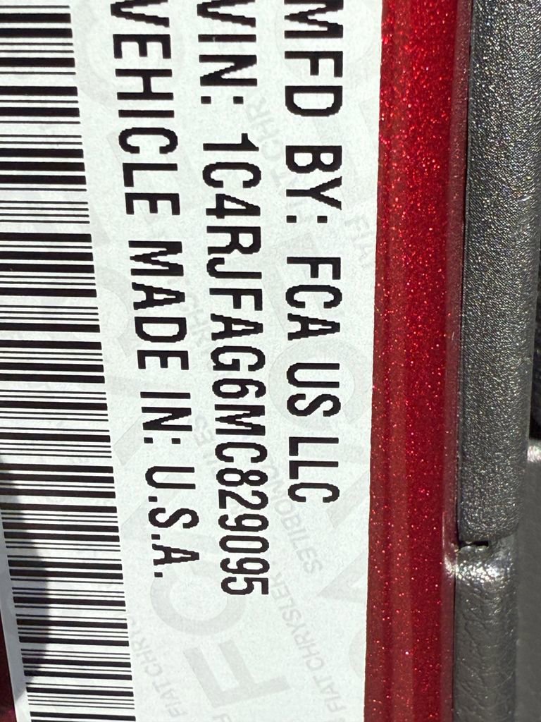 Used 2021 Jeep Grand Cherokee Laredo image 34