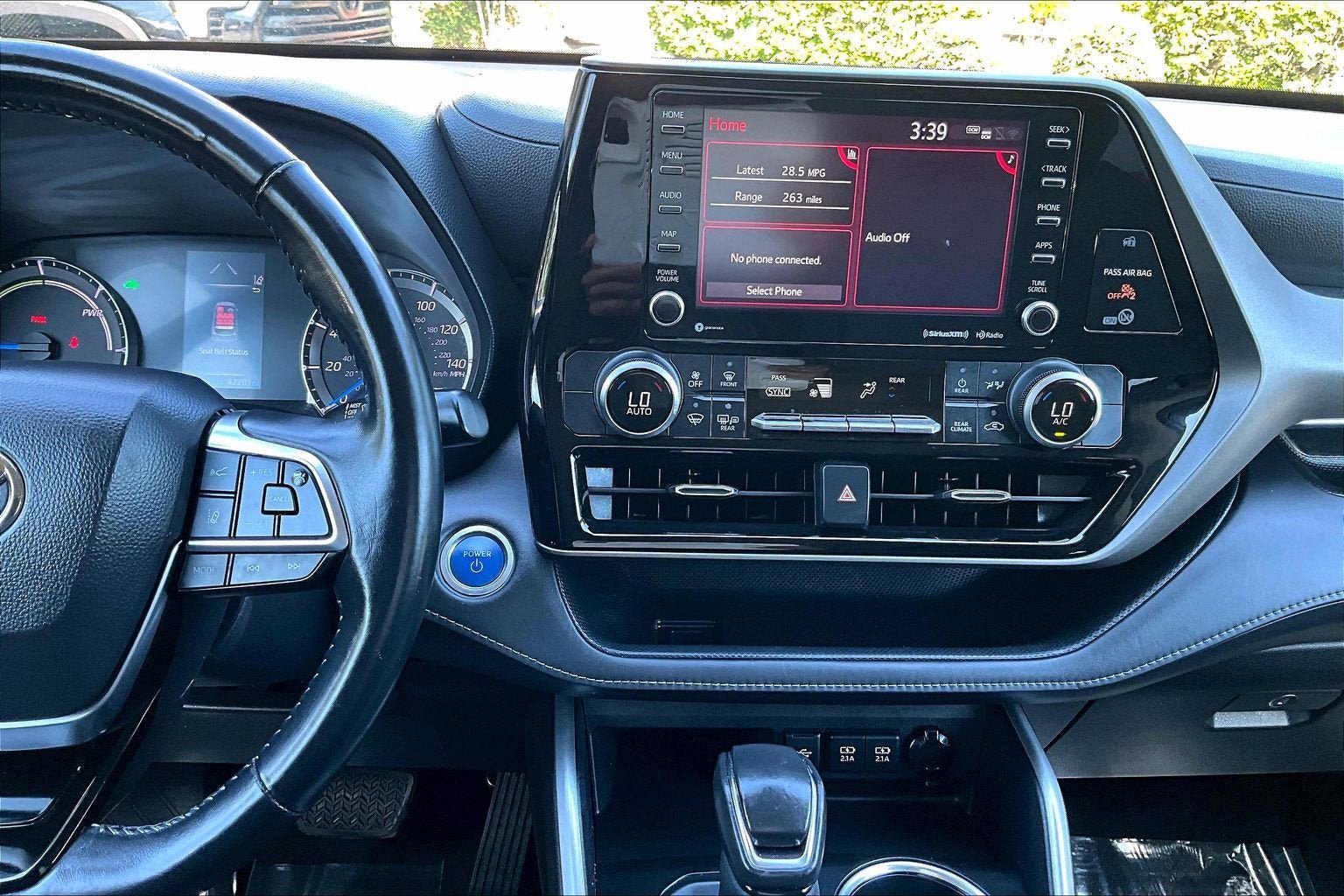 Used 2021 Toyota Highlander LE AWD/4WD image 6