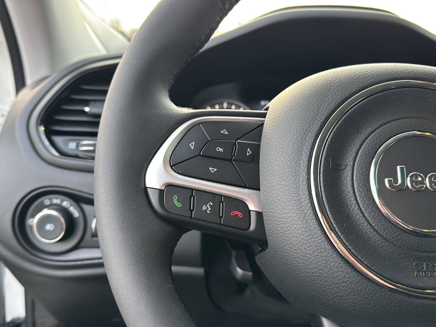 Used 2023 Jeep Renegade Altitude image 18