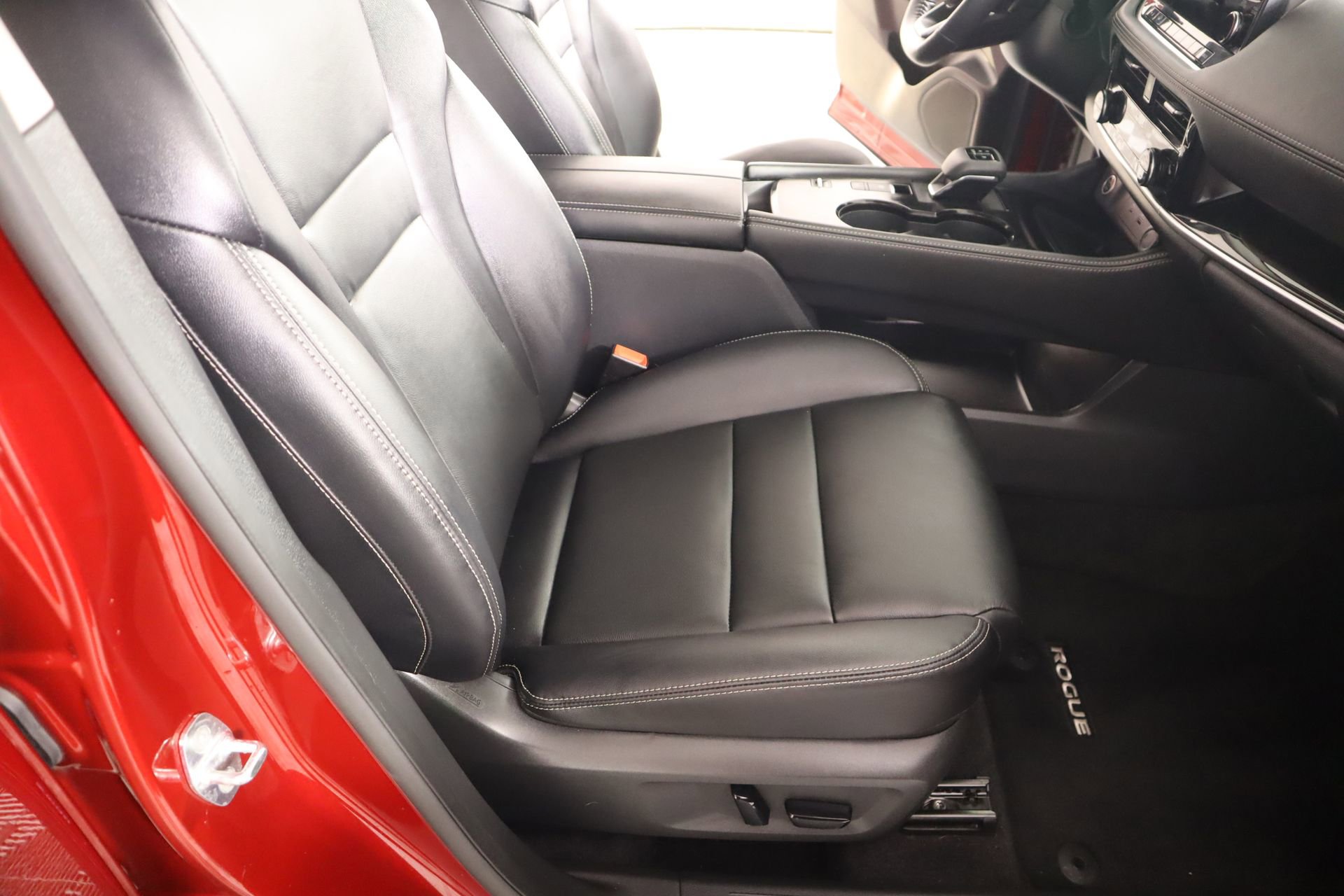 Used 2023 Nissan Rogue SL w/ SL Premium Package image 14