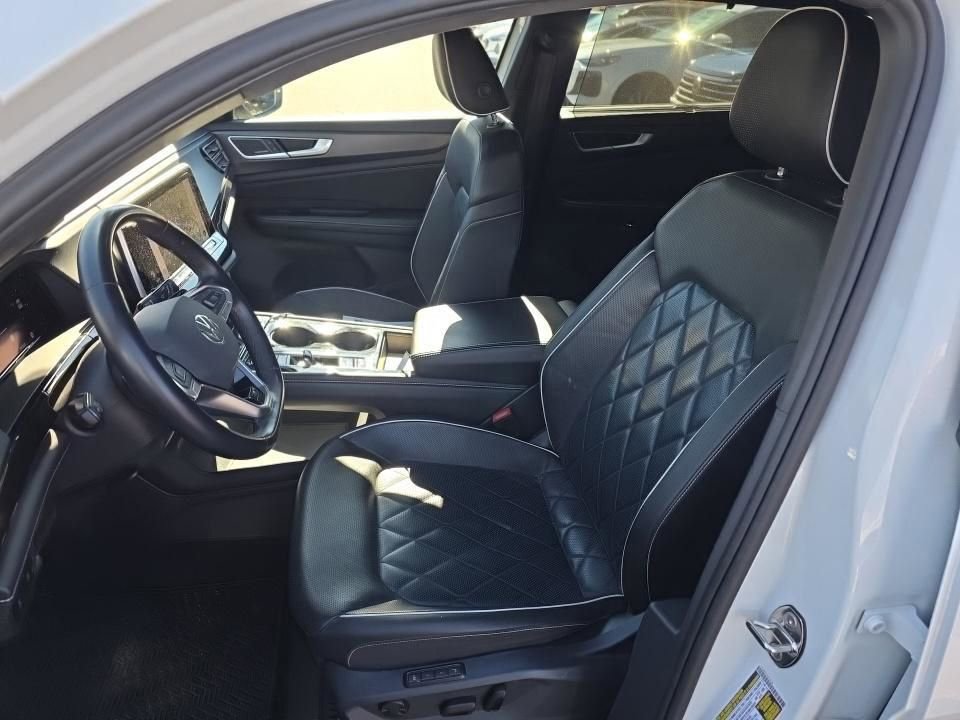 Used 2025 Volkswagen Atlas Cross Sport SEL Premium R-Line image 37