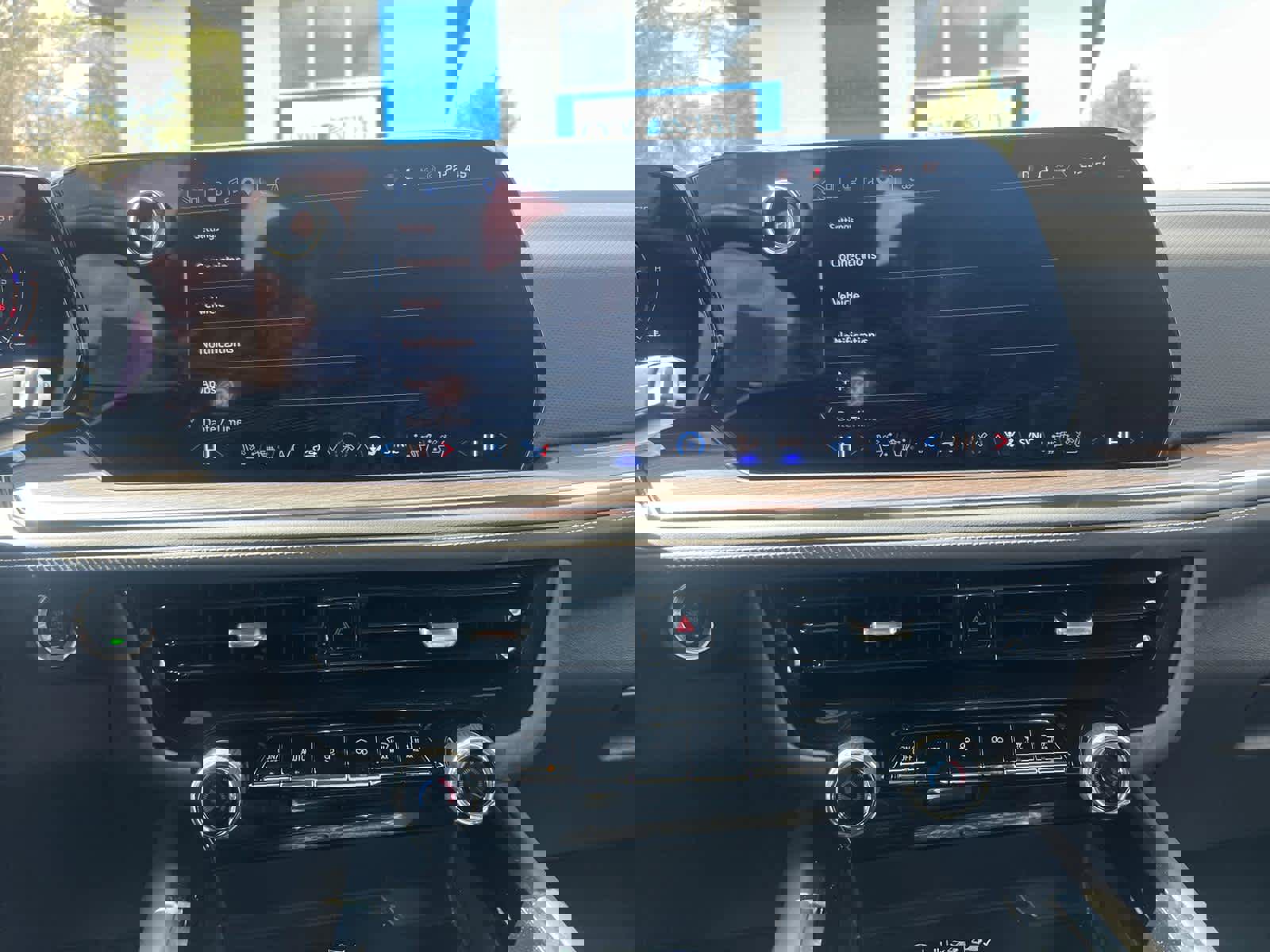 Certified 2025 Chevrolet Suburban Premier w/ Sun And Tow Package image 26