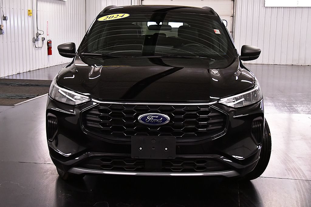 Used 2024 Ford Escape ST-Line w/ Tech Pack #1 AWD/4WD image 2