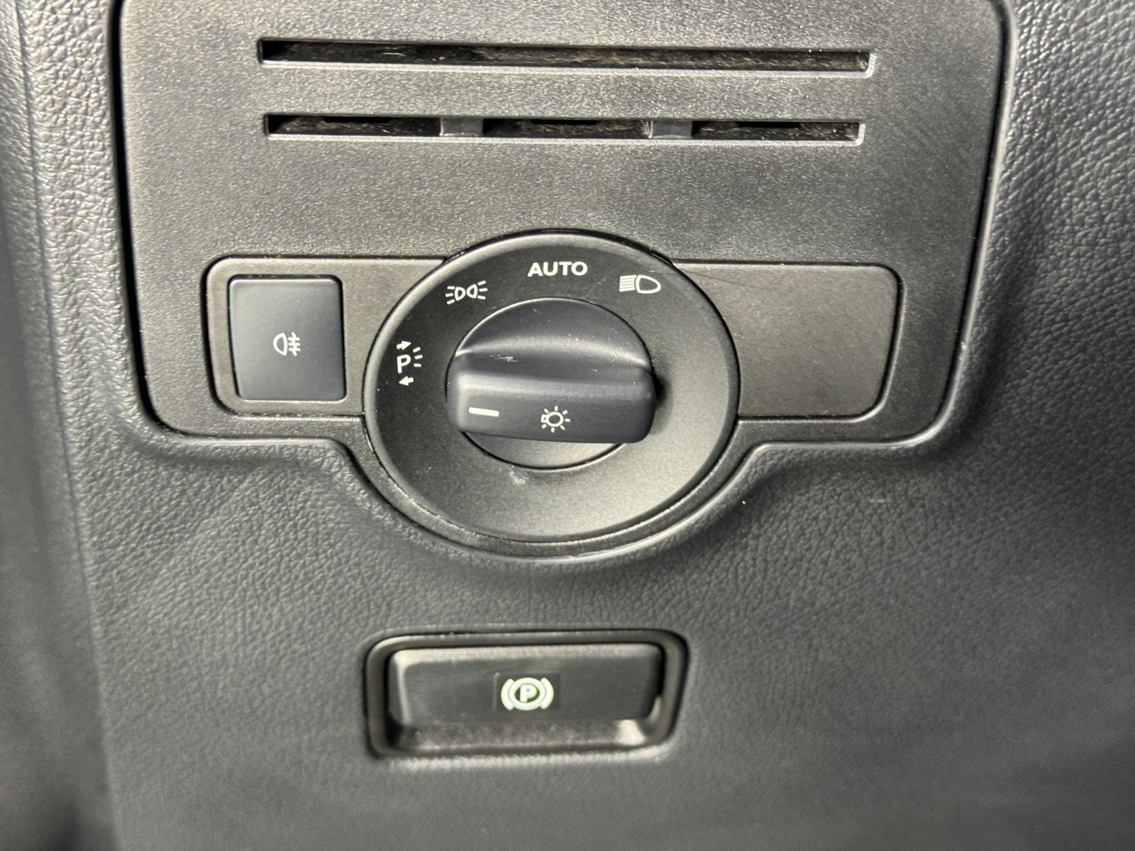 Used 2019 Mercedes-Benz Metris Passenger image 16